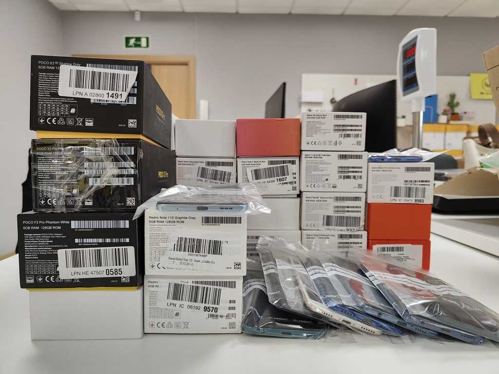 SUBASTA XIAOMI MOVIL BUENO  PANTALLA 27PCS Y PANTALLA ROTO 7PCS GX221100323